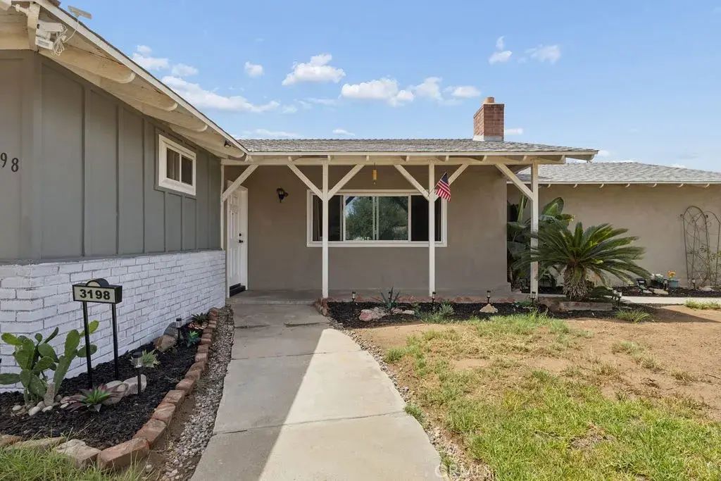 3198 Washington, Riverside
