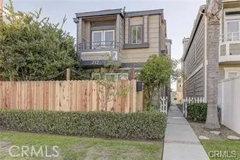 212 Rochester, Huntington Beach