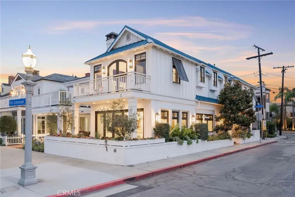 61 The Colonnade, Long Beach