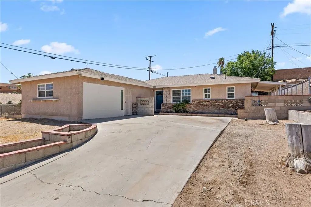660 E Mountain View Street, Barstow