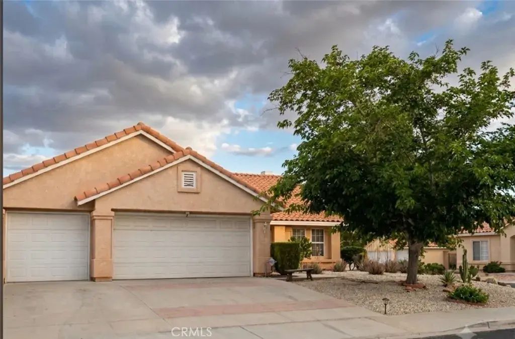 12549 Gentle Breeze, Victorville