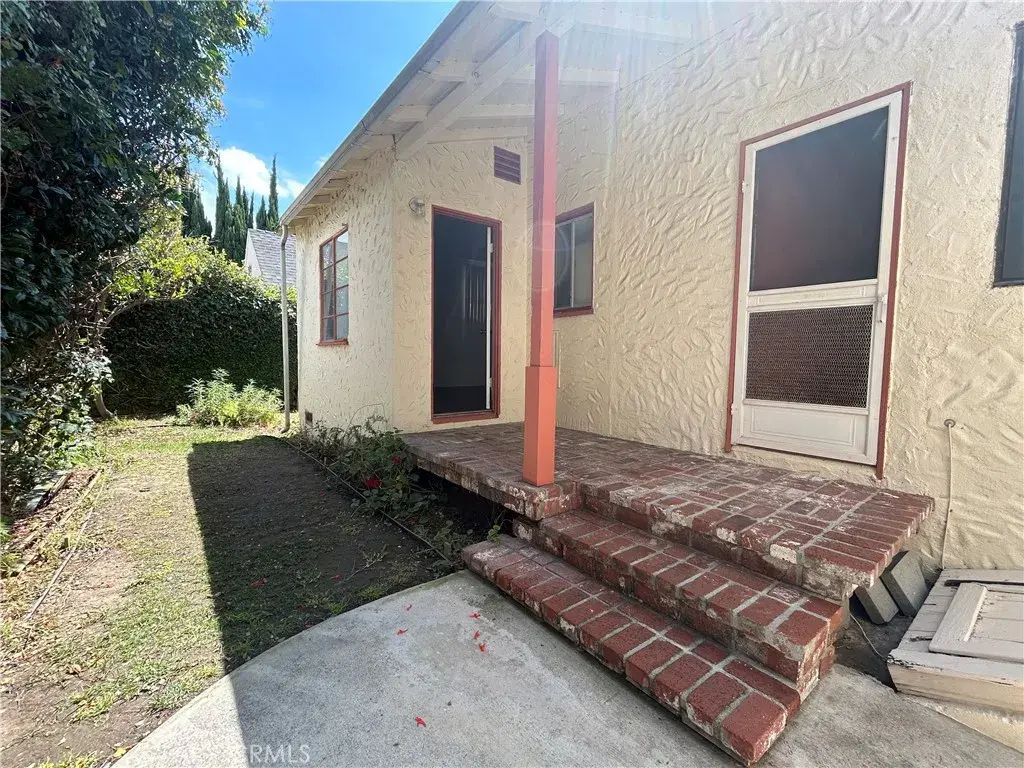 214 E Stocker B, Glendale