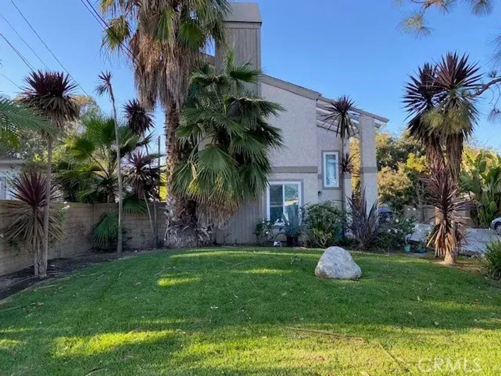 2645 Santa Ana Avenue 1, Costa Mesa