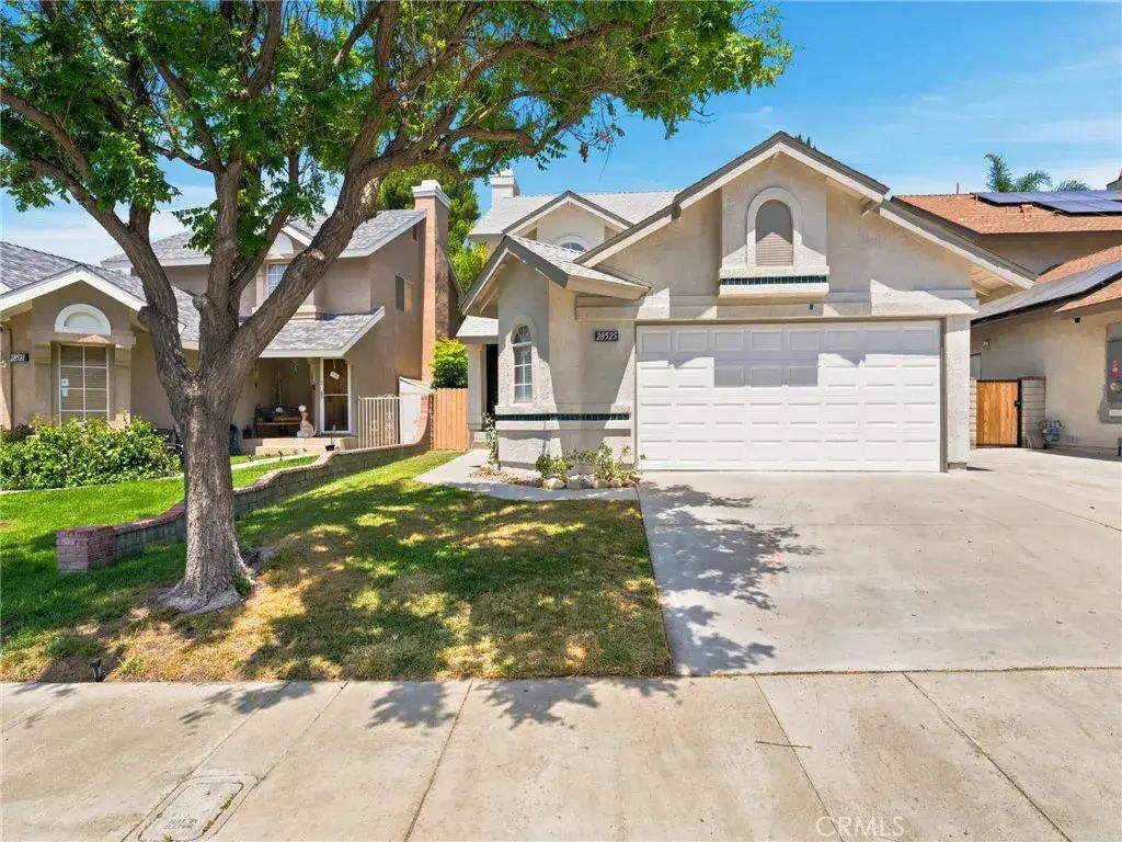 28525 Sugar Pine Way, Saugus