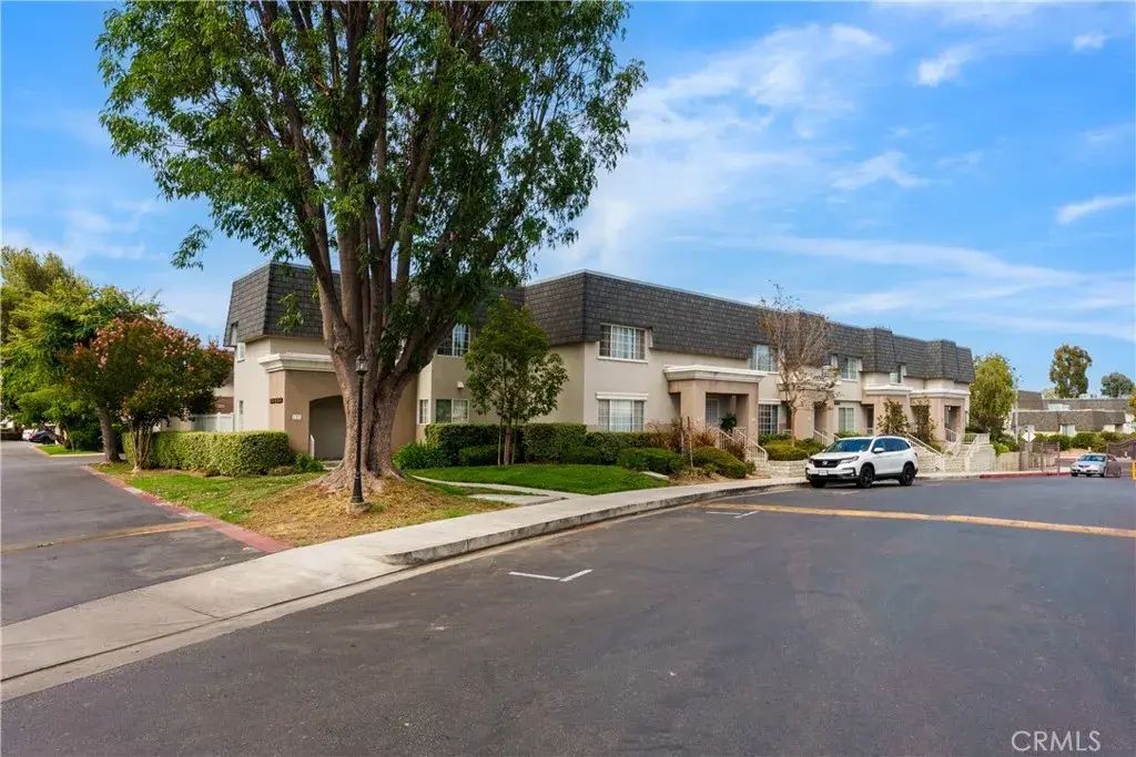 19111 Hamlin, Reseda