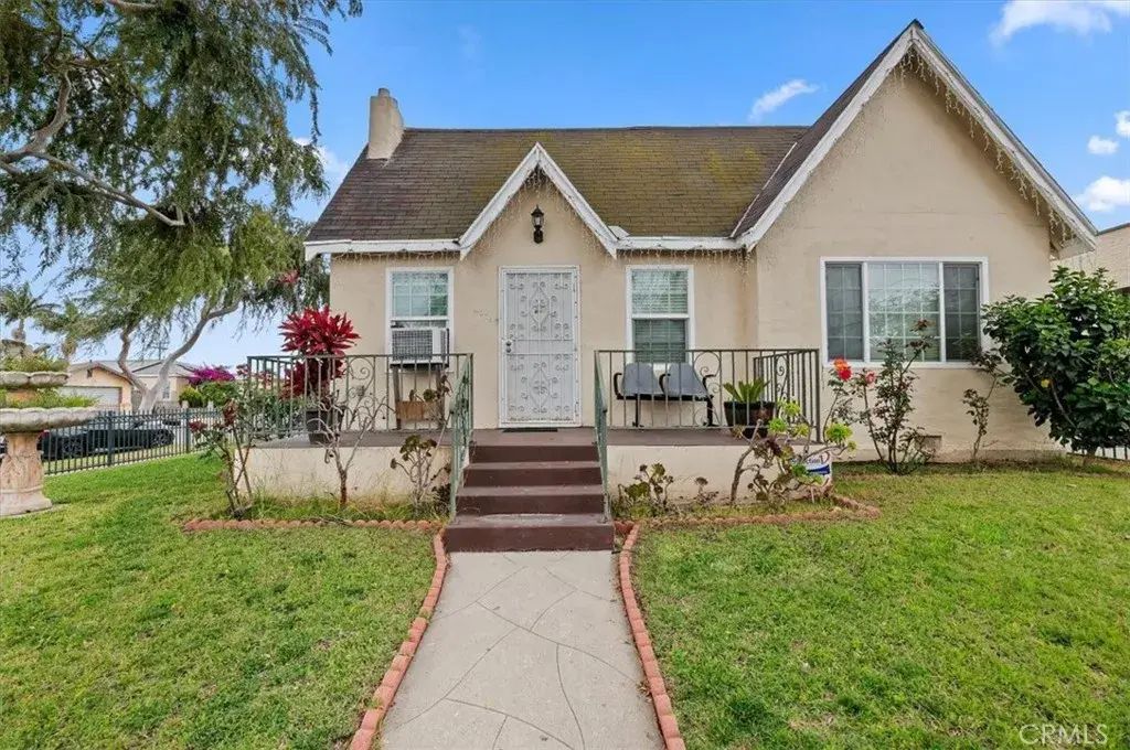 4074 Santa Ana, South Gate