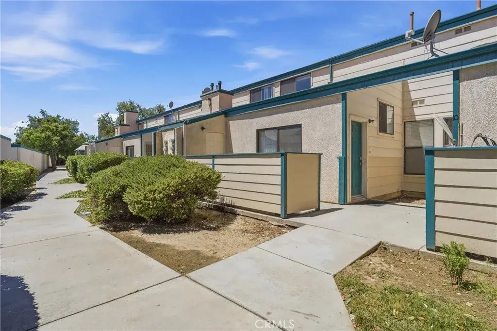 44550 15th Street East 8, Lancaster