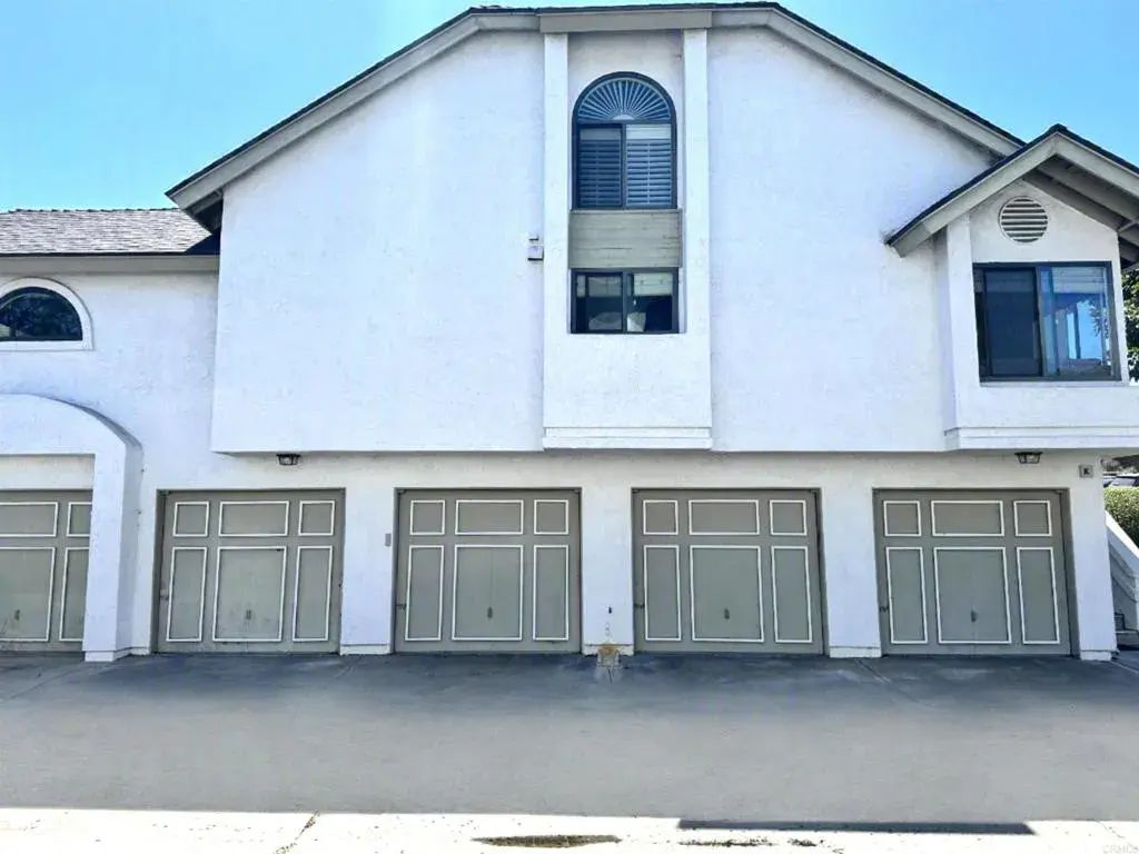 542 Via De La Valle J, Solana Beach