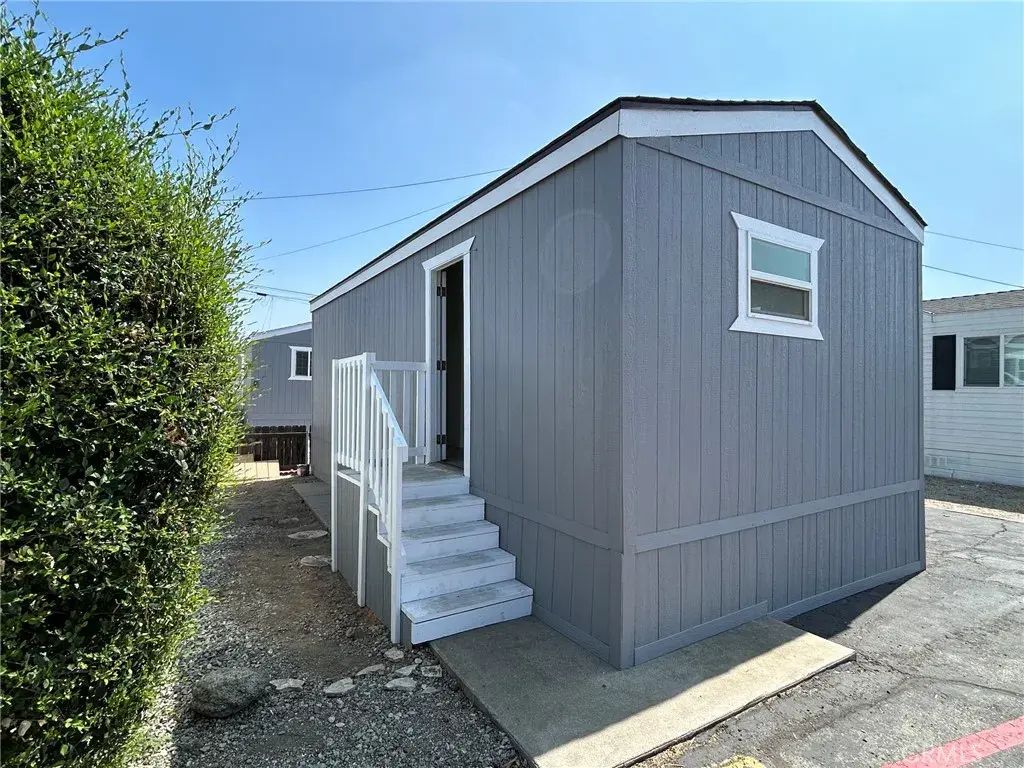 2548 Peck 25, Monrovia