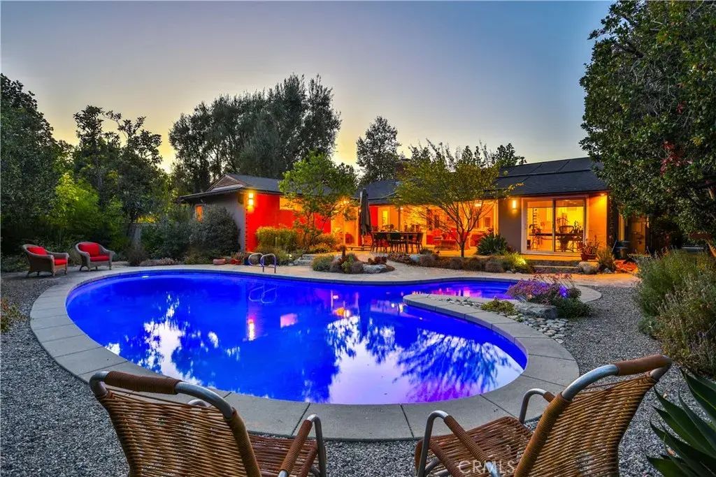 666 W 9th Street, Claremont