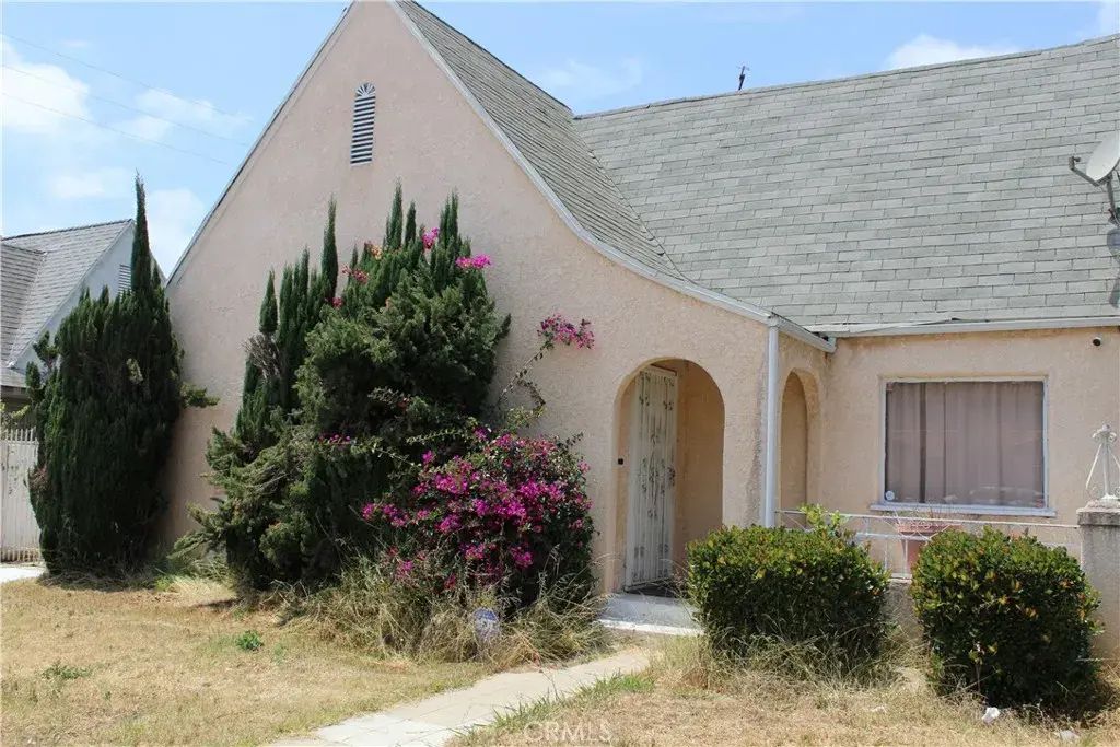 1657 S Fairfax, Los Angeles