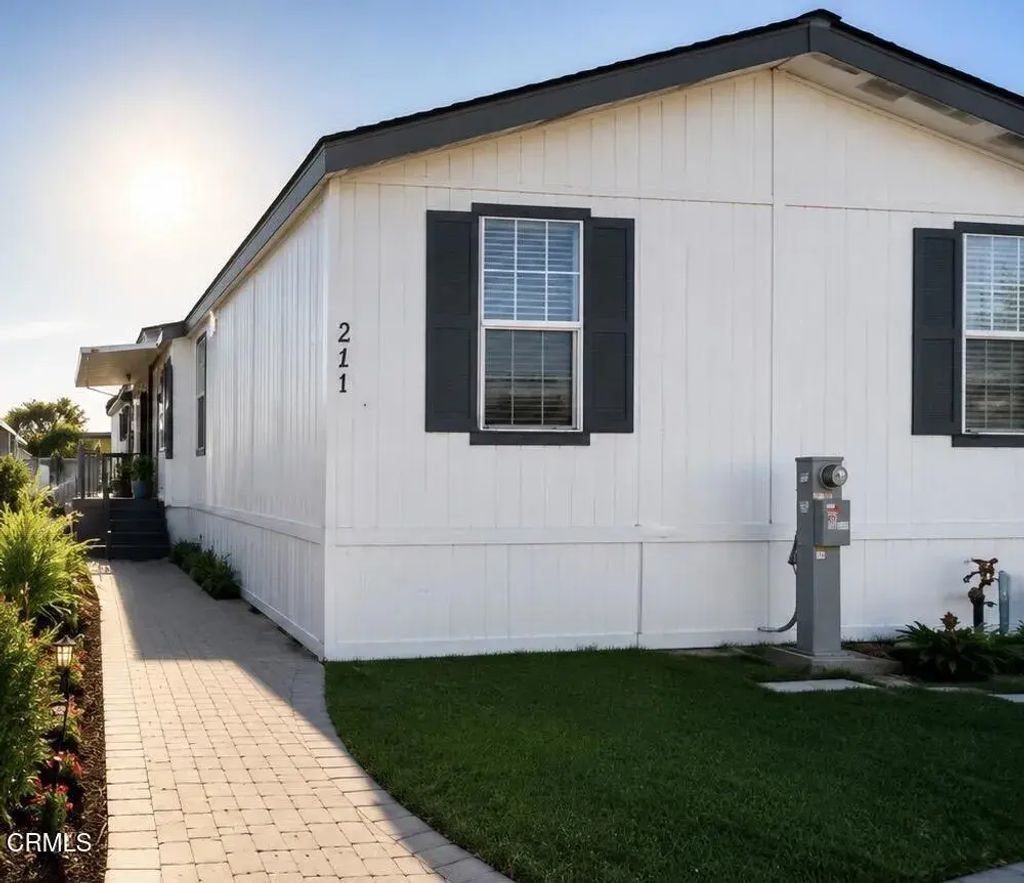 211 Calle De La Rosa 211, Camarillo