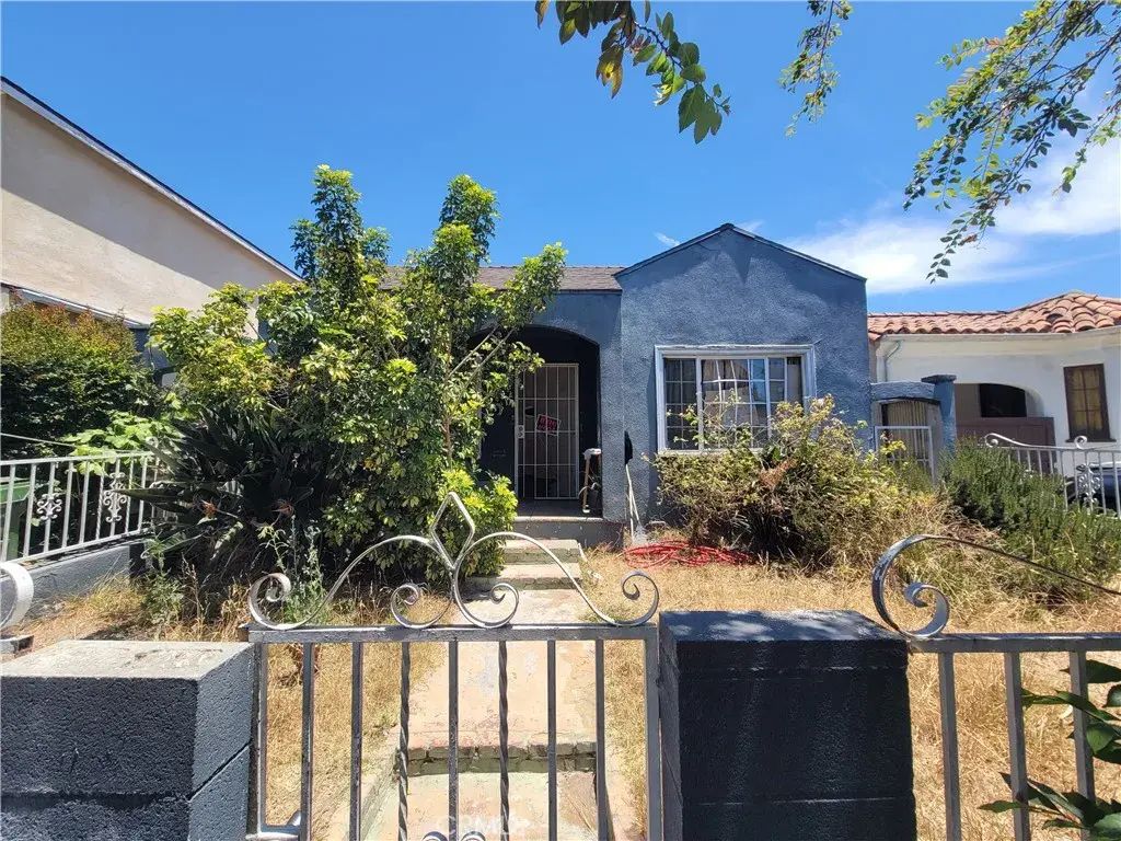 1532 Carmona, Los Angeles