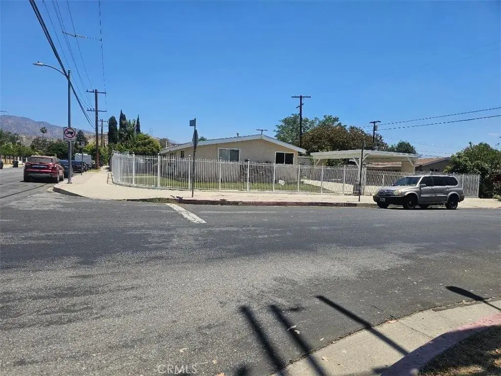 13084 Vaughn, San Fernando