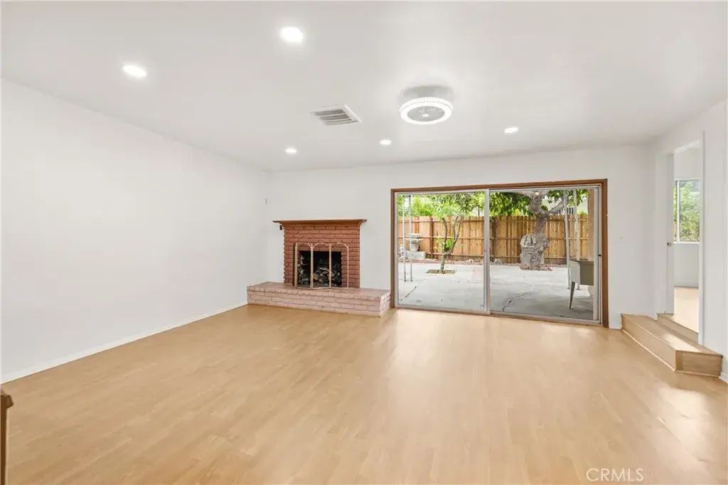 18418 Sylvan, Reseda
