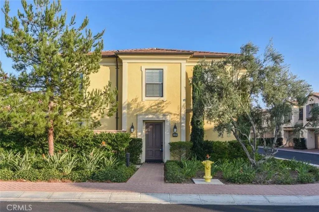 229 Rodeo, Irvine