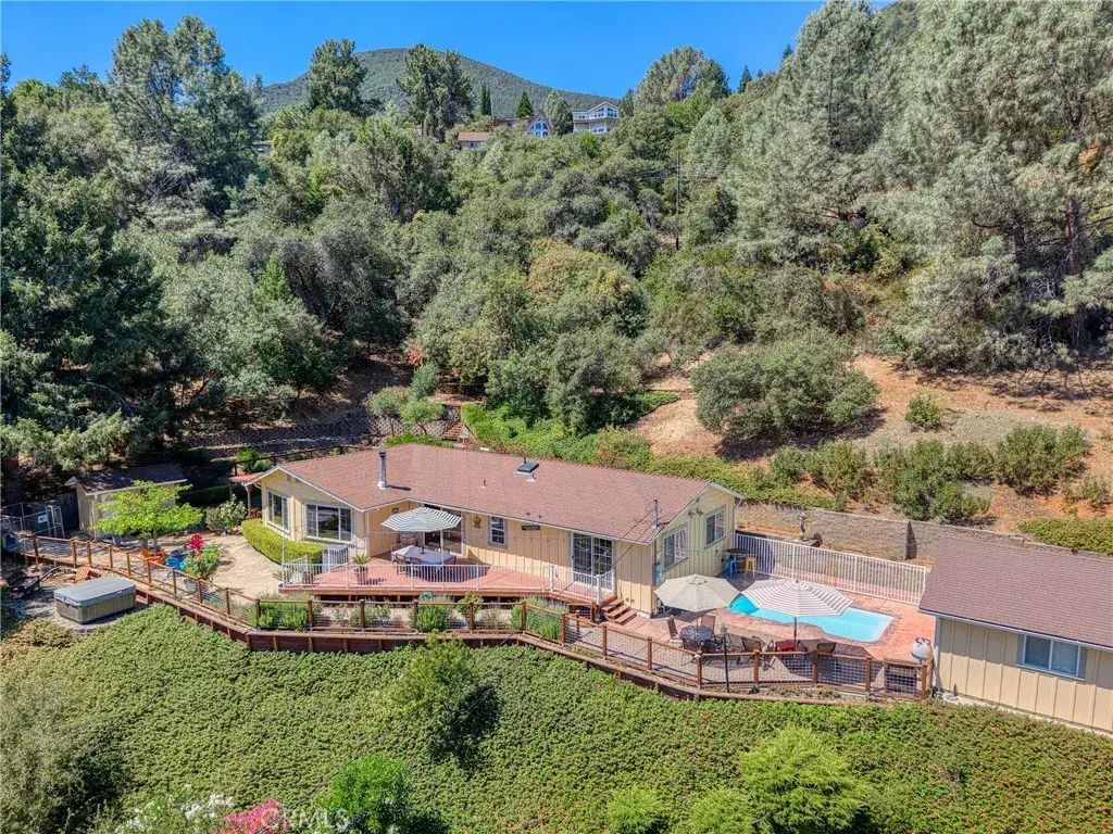 3295 S Lake Court, Kelseyville