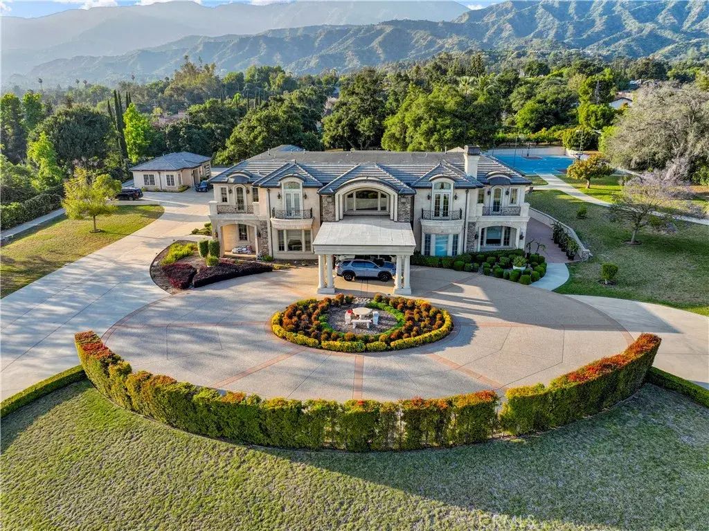1433 Royal Oaks, Bradbury