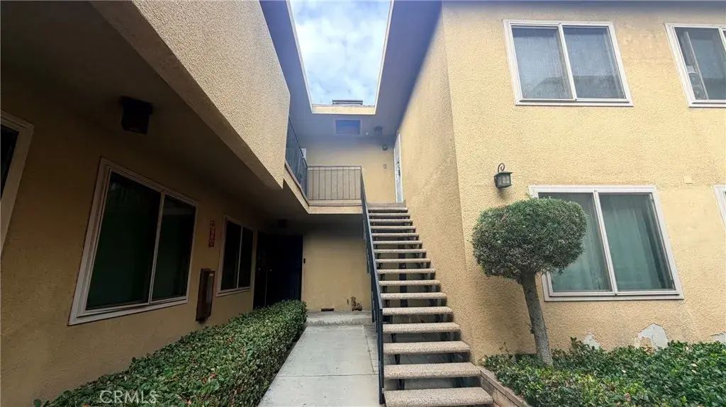 110 E Hillcrest, Inglewood