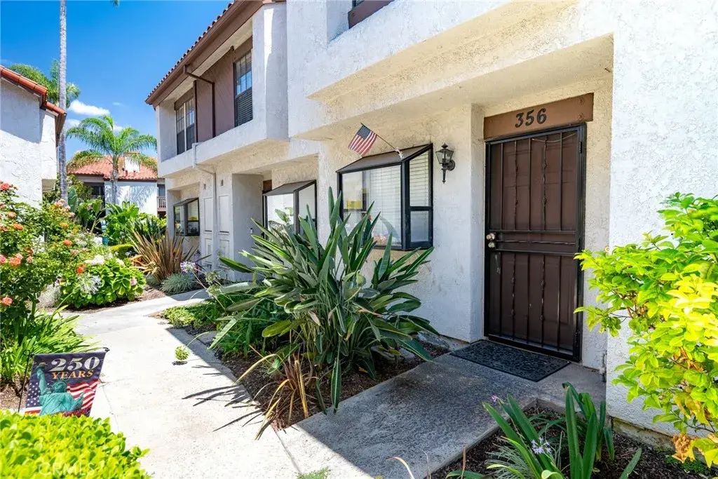 356 Molokai, Placentia