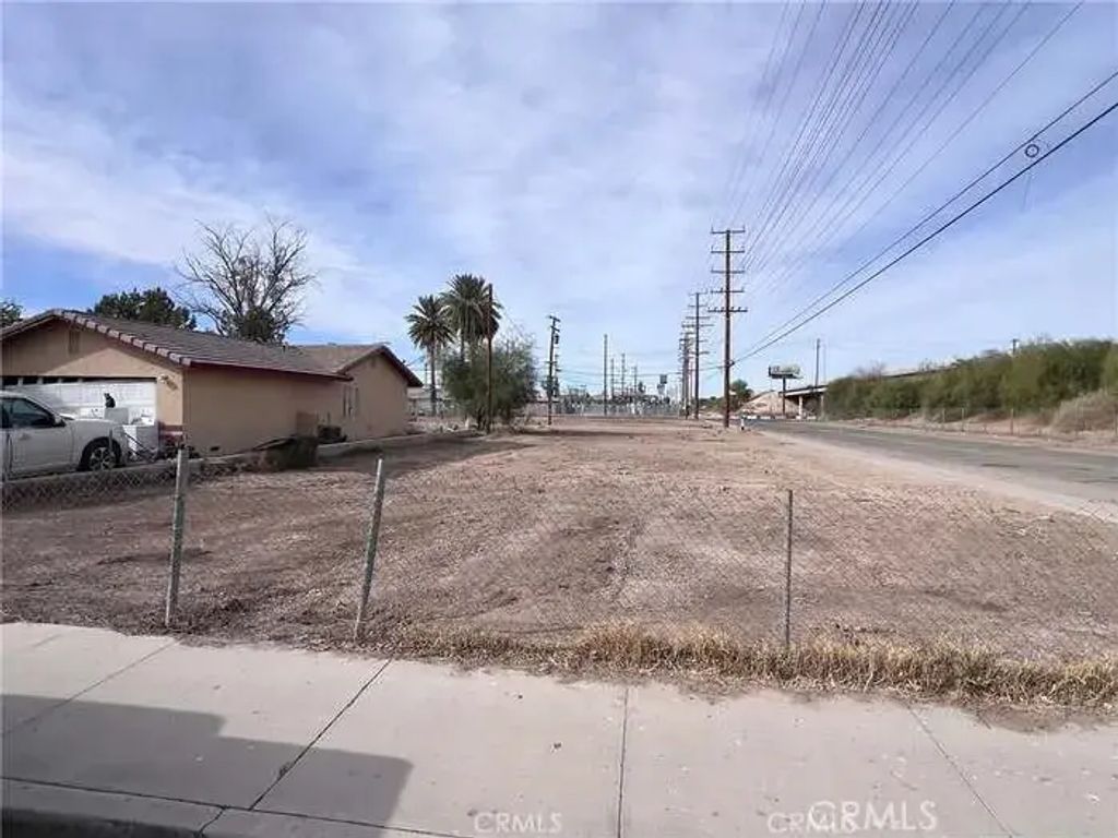 301 S Spring, Blythe