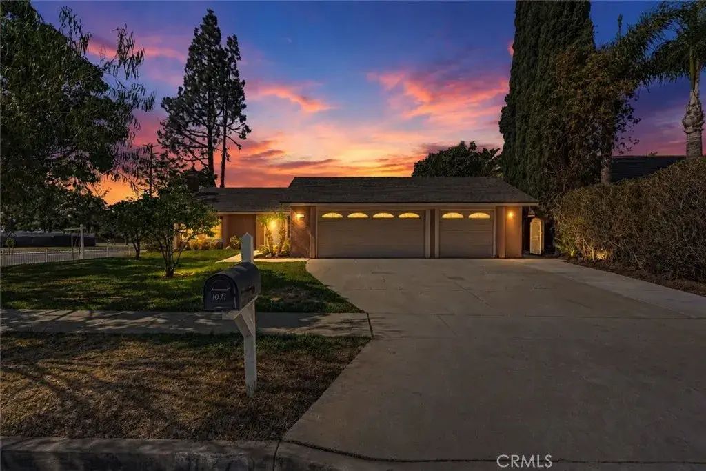 1077 Westpark, Corona