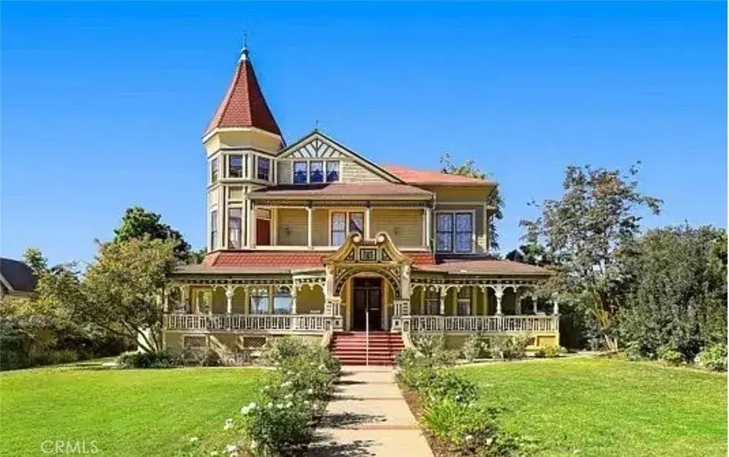 225 N Lima St 204, Sierra Madre