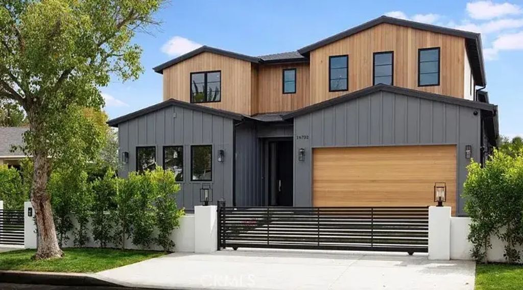 16702 La Maida Street, Encino