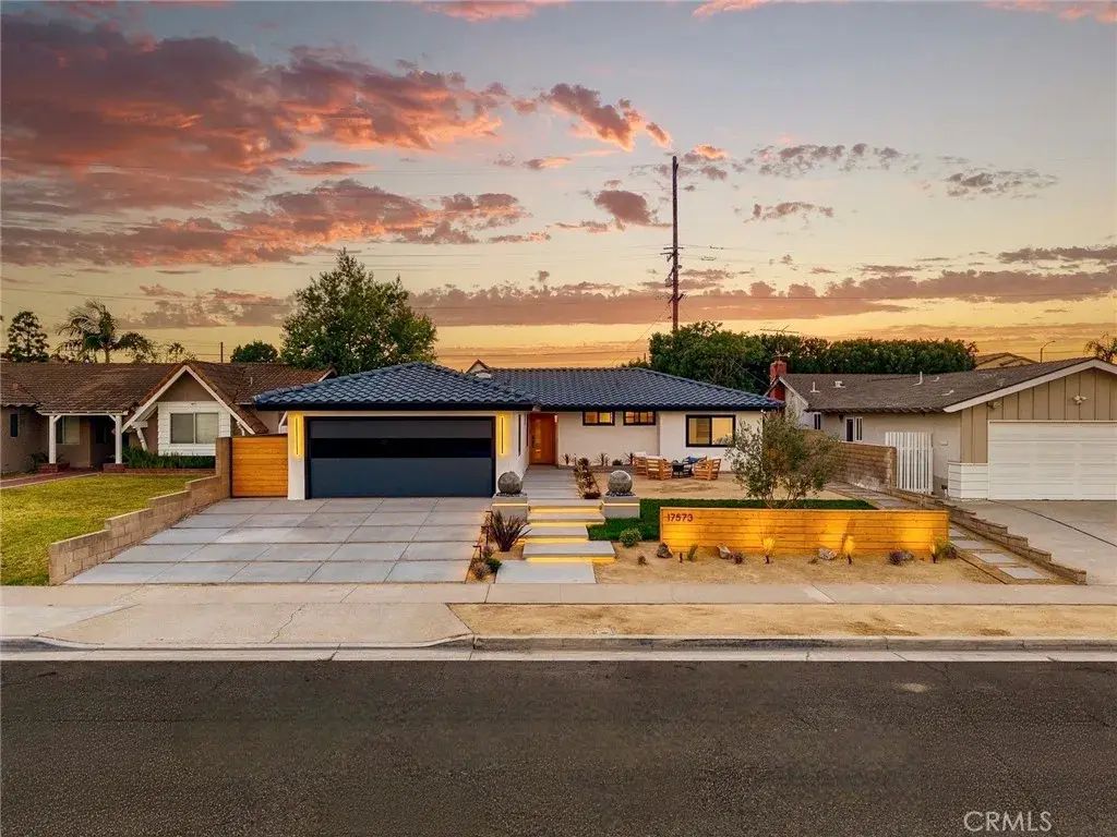 17573 Santa Cristobal, Fountain Valley
