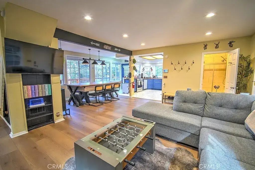 582 Rose, Twin Peaks