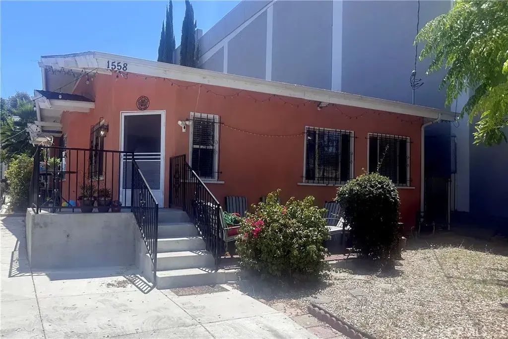 1558 N Kenmore, Los Angeles