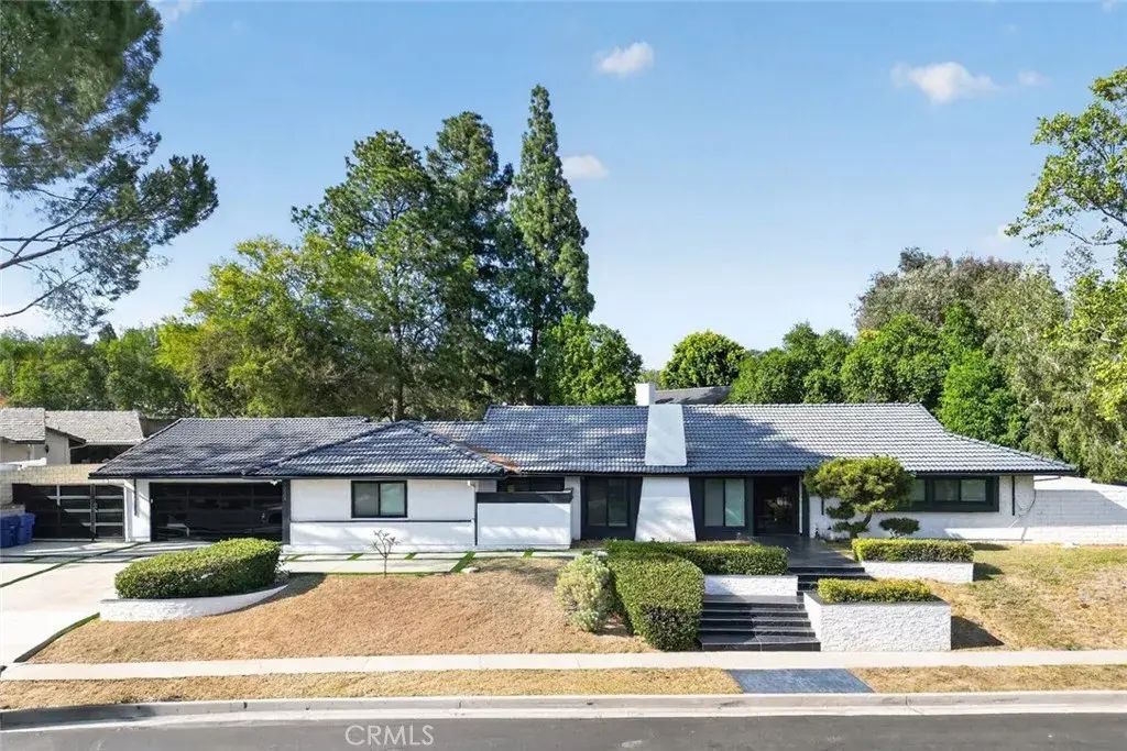 20001 Hiawatha Street, Chatsworth