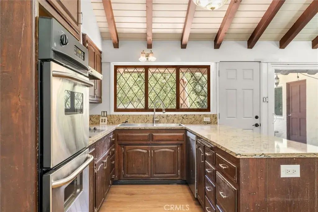 736 Crater Oak Drive, Calabasas