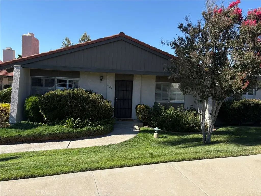 1585 Christopher, Redlands