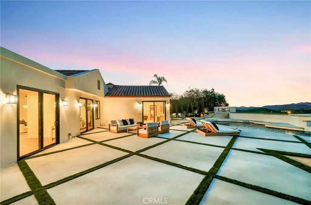 24247 Park Granada, Calabasas
