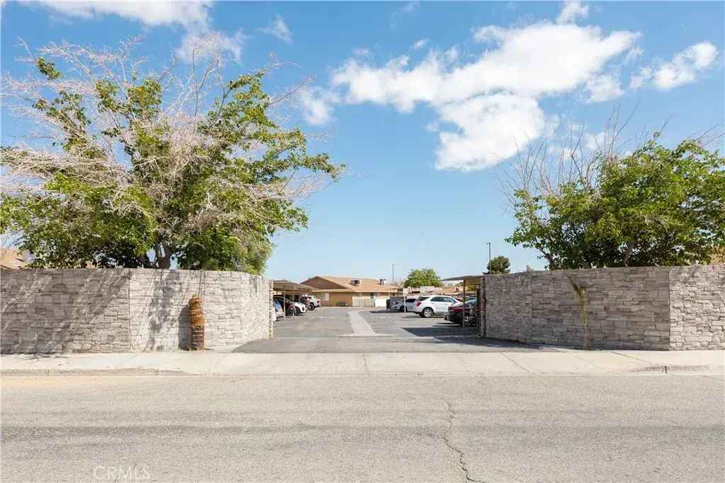 11200 Chamberlaine, Adelanto