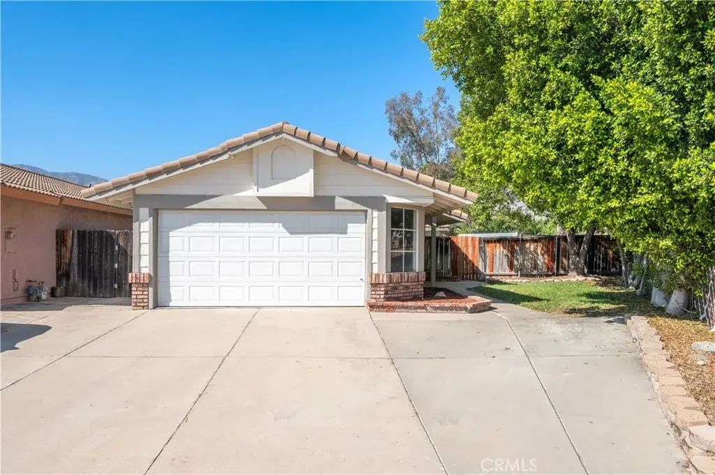 27394 Rustic Lane, Highland
