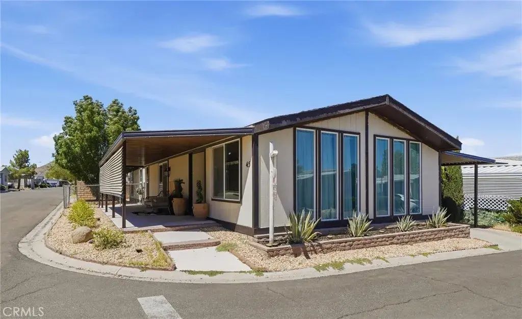 20683 Waalew B45, Apple Valley