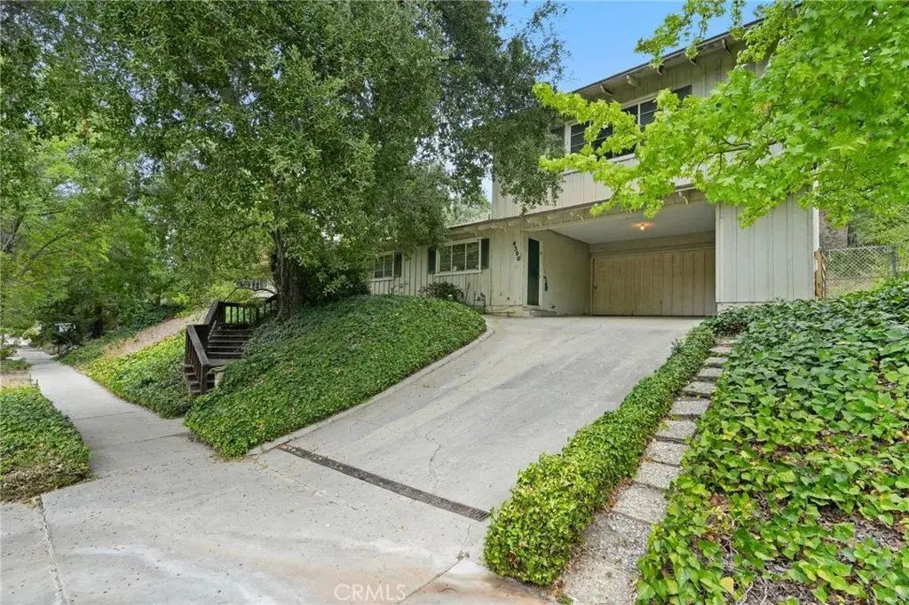 4300 Vanalden Avenue, Tarzana