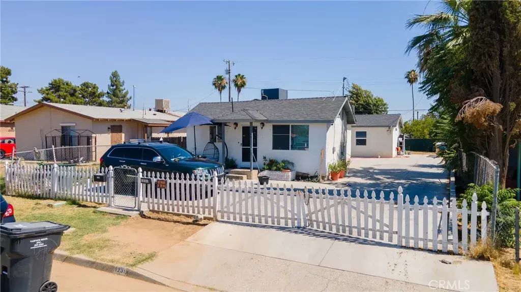 1229 Jeffrey, Bakersfield