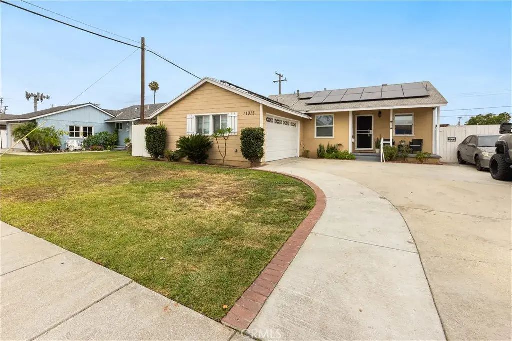 11015 Santa Gertrudes, Whittier