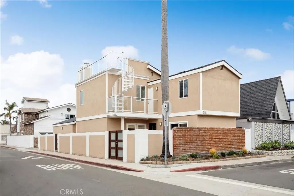 215 Walnut Street, Newport Beach