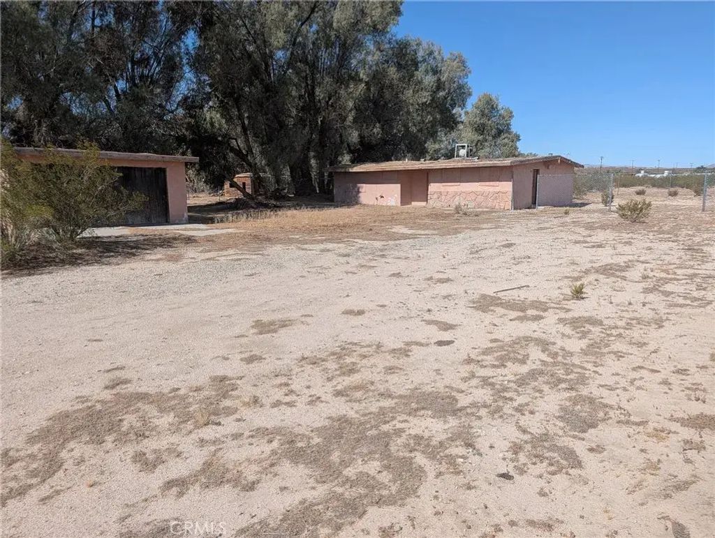 4460 Adobe, 29 Palms