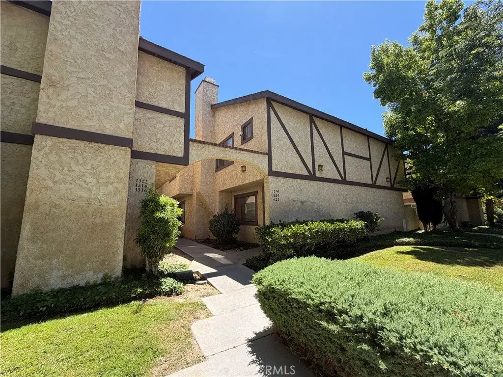 1322 W Avenue J4, Lancaster