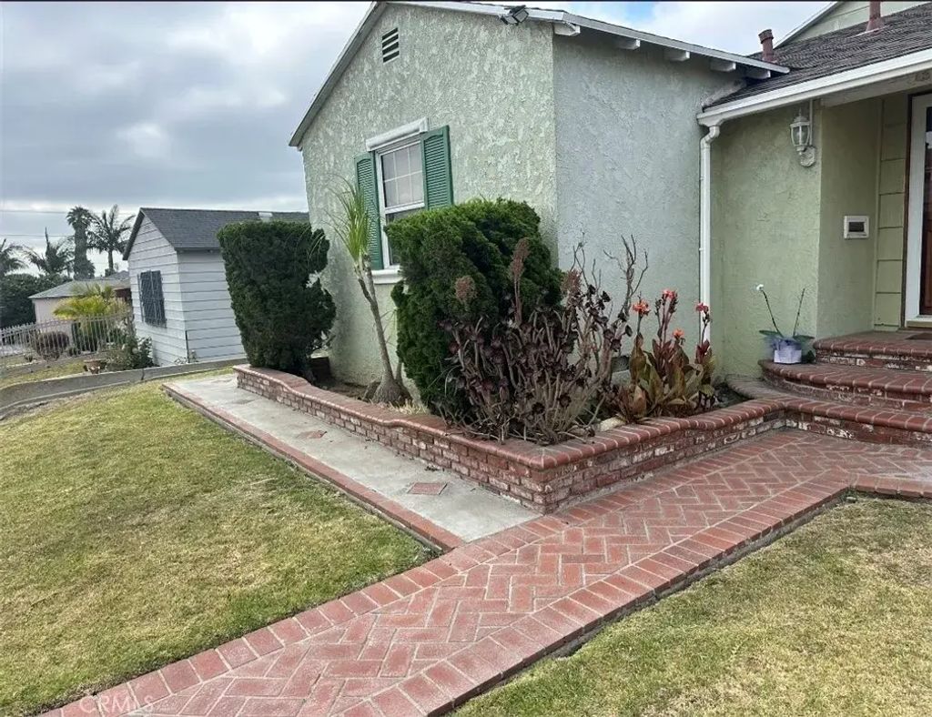 1424 W 113th, Los Angeles