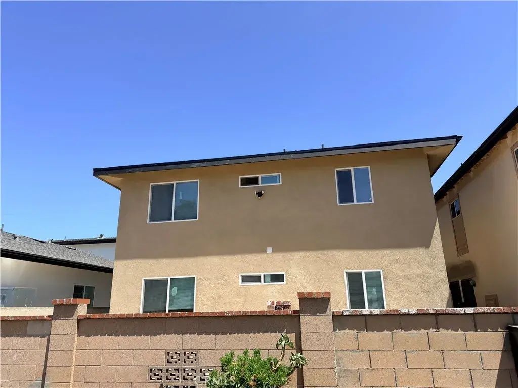 988 Valencia 6, Costa Mesa
