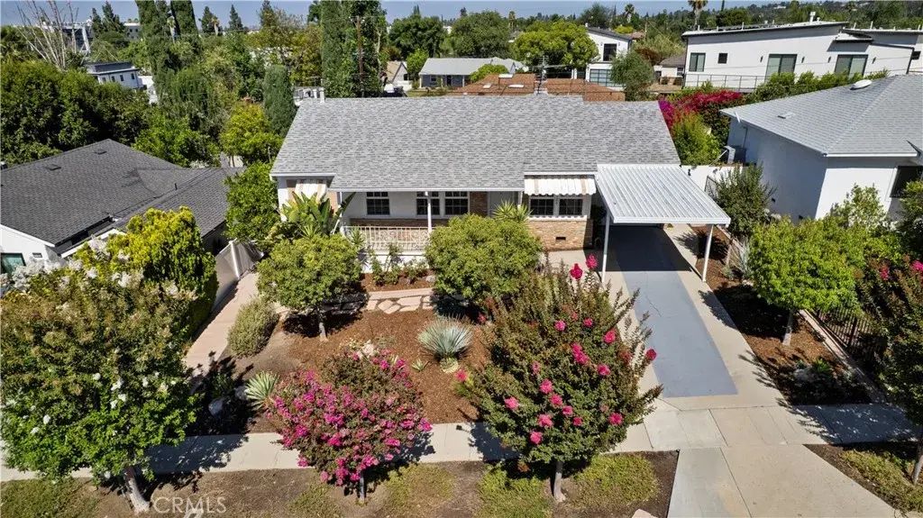 5126 Avenida Oriente, Tarzana