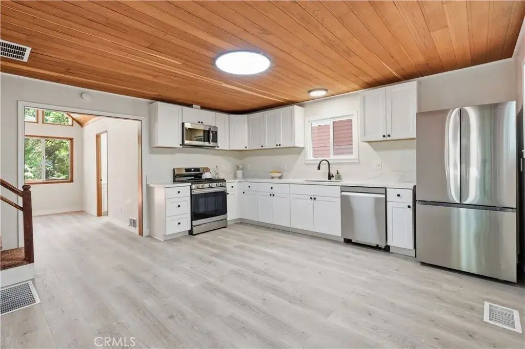 23388 Knapps Cutoff, Crestline
