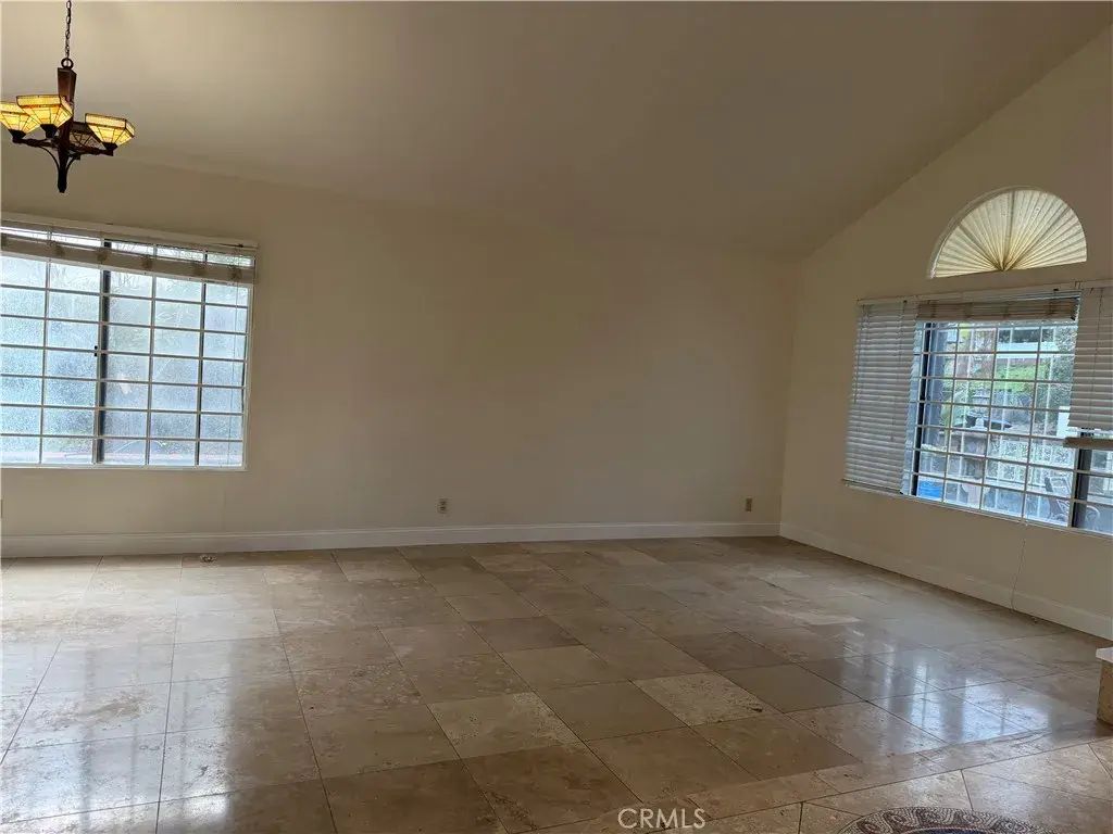 2421 Mangular, Corona