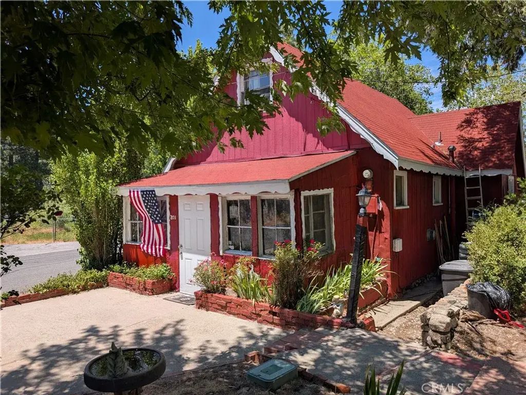 201 Spruce, Crestline
